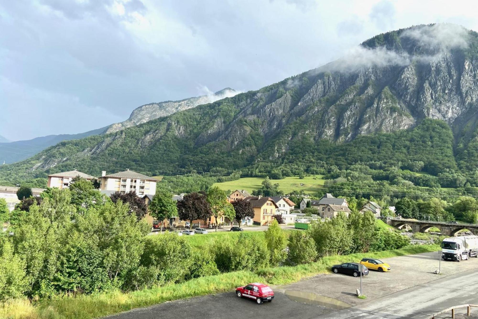 Apartment For 4 To 6 People With A 60M Terrace Saint-Jean-de-Maurienne Exterior photo